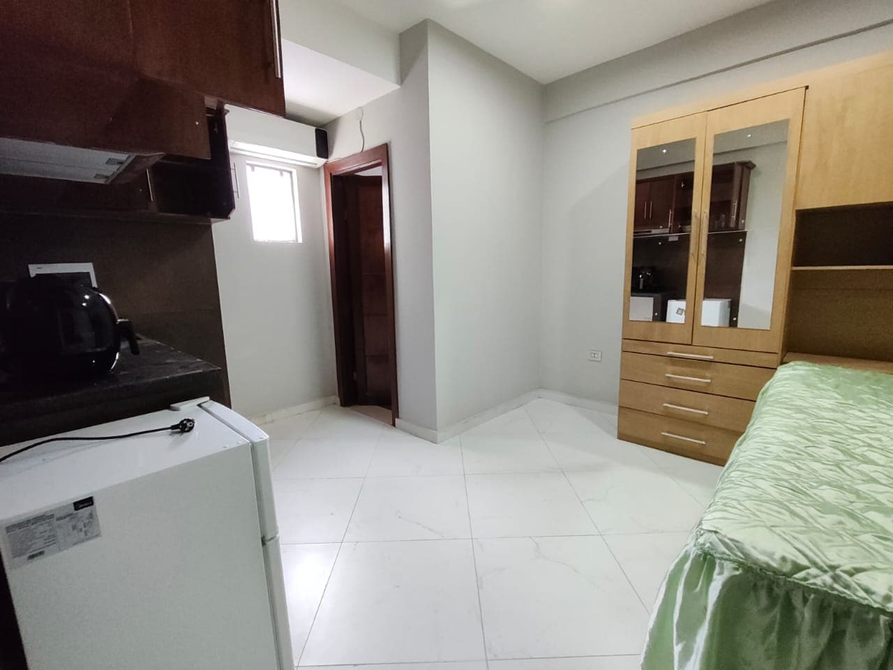Alquilo monoambiente a estrenar amoblado en lambare