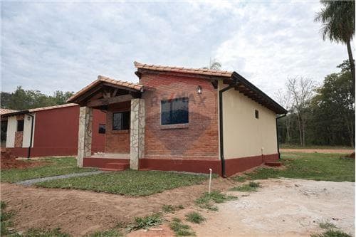 Vendo casa a estrenar de 2 habitaciones Luque