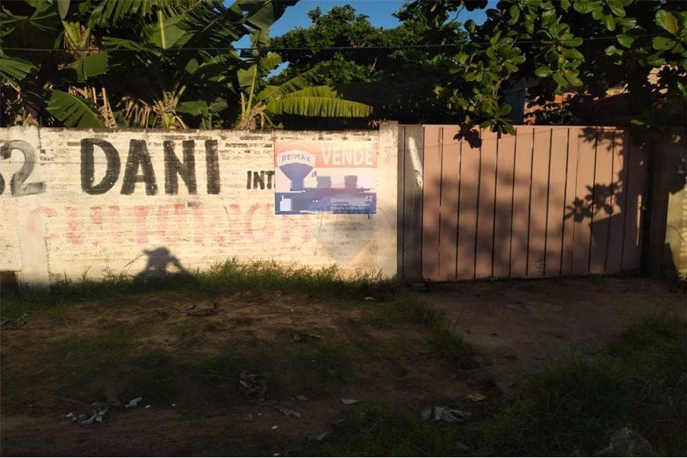 Se vende terreno totalmente amurallado en Loma Pyta !!