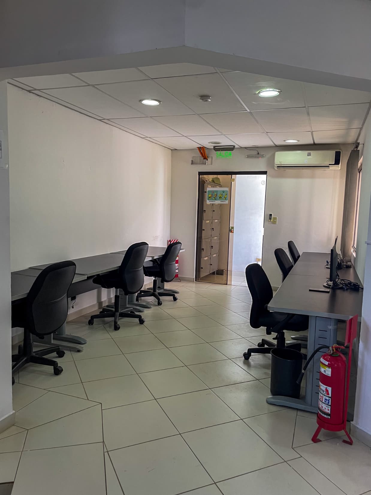Amplia Oficina - Barrio Los Laureles — foto 2