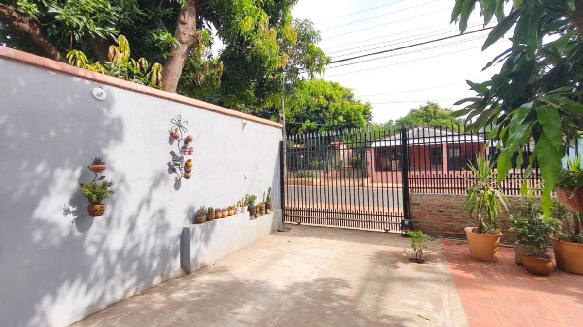 Se vende Casa con piscina, zona Rojas Cañada Capiata, foto 2