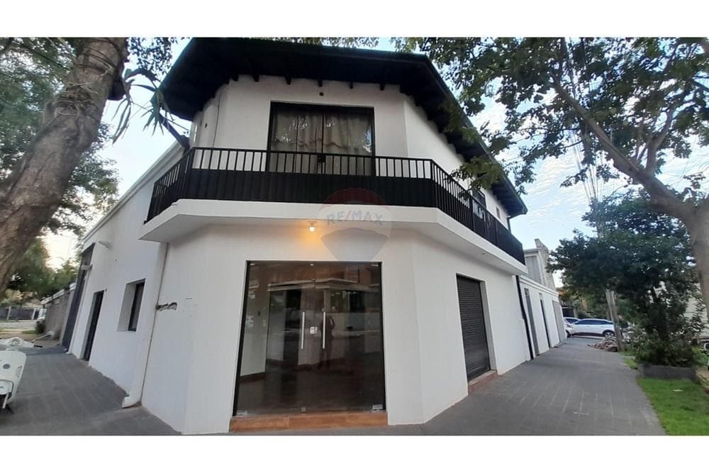 Alquilo salon comercial barrio Las Lomas a pasos del shopping del sol