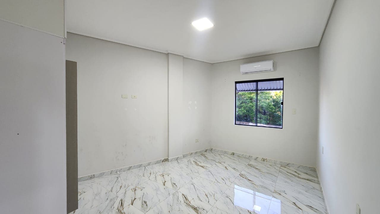 Se alquila amplio departamento a estrenar en Paraná Country Club CDE, foto 3