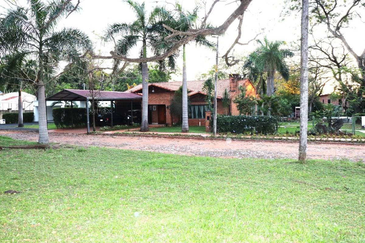 Vendo Casa De 1.600 M2 - Zona De Yates Y Club De Golf