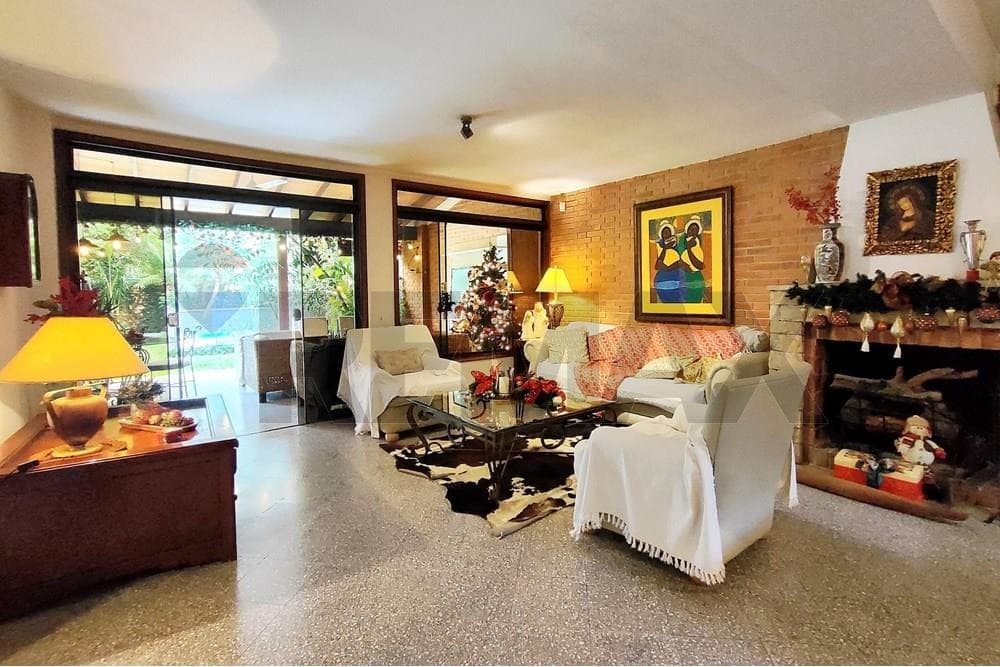 Sajonia: Casa con piscina y espacios funcionales, foto 2