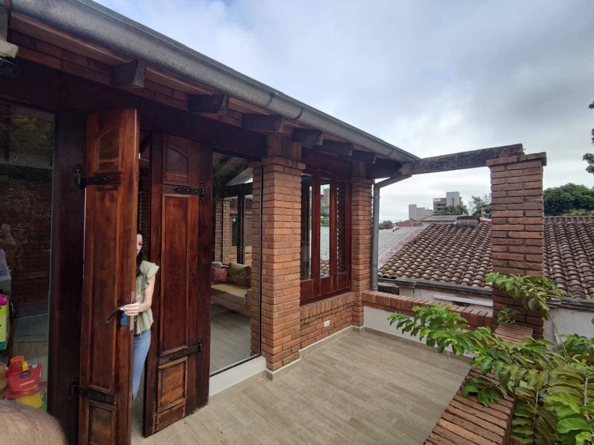 Hermosa casa en barrio Jara, foto 1