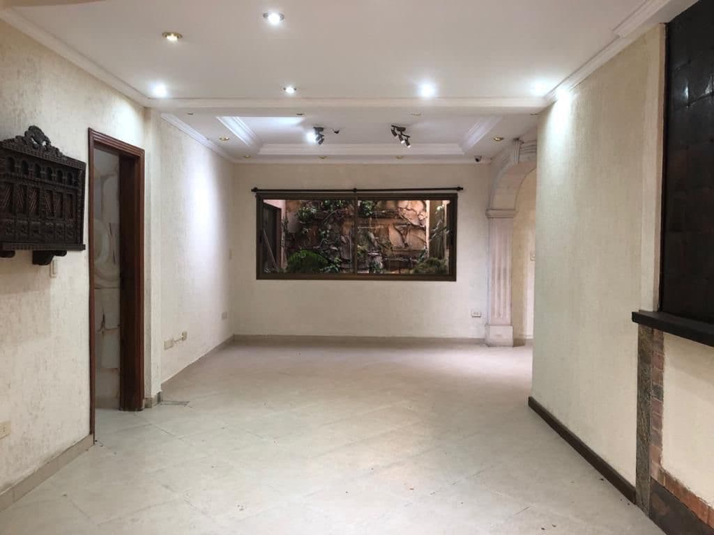 En alquiler - residencia de 6 dormitorios - barrio los laureles, foto 4