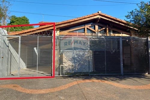 Alquilo chalet en lambare