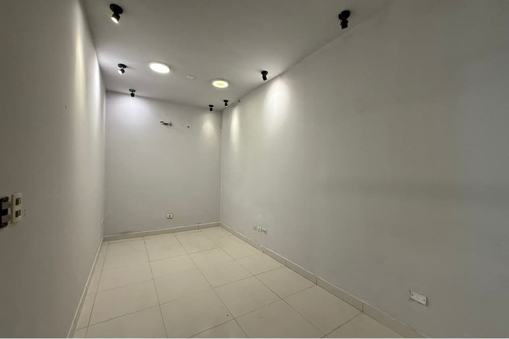 Local Comercial - Alquiler - San Lorenzo, Paraguay, foto 3