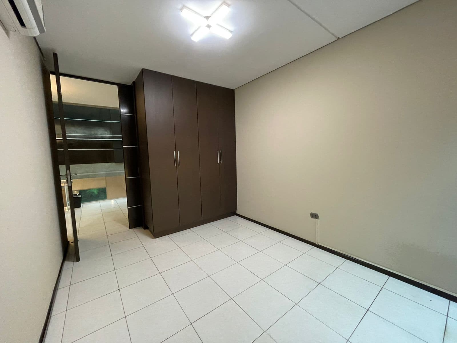 Alquiló amplío dúplex amoblado moderno, foto 2