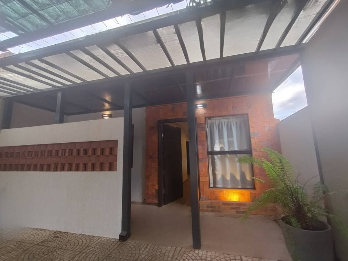 Alquilo departamento tipo chalet en Fernando de la Mora - zona sur