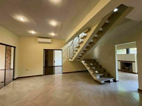 Hermosa casa en Lambaré a 3 cuadras del supermercado pueblo — foto 2