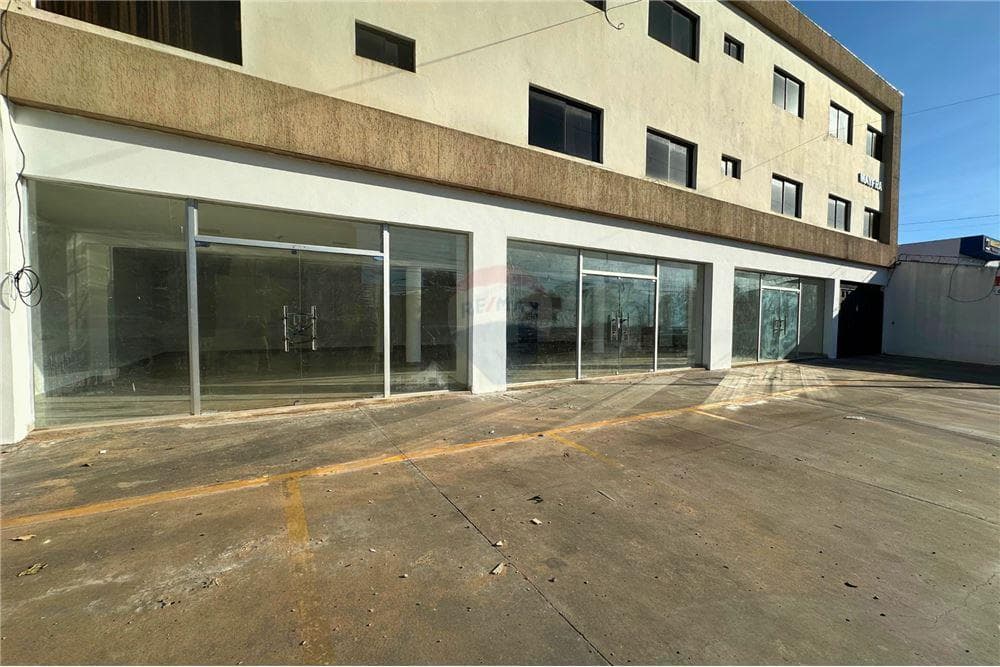 Amplio local comercial sobre la avda. Artigas — foto 2