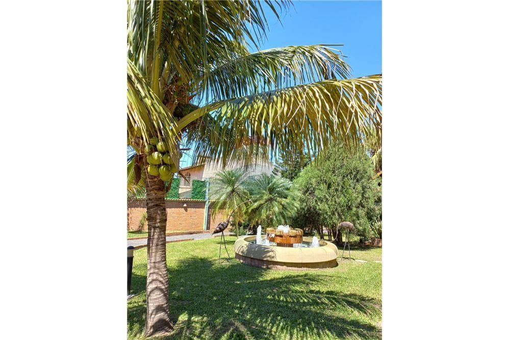 Lujosa residencia en venta en Bo. Surubi'i - MRA, foto 4