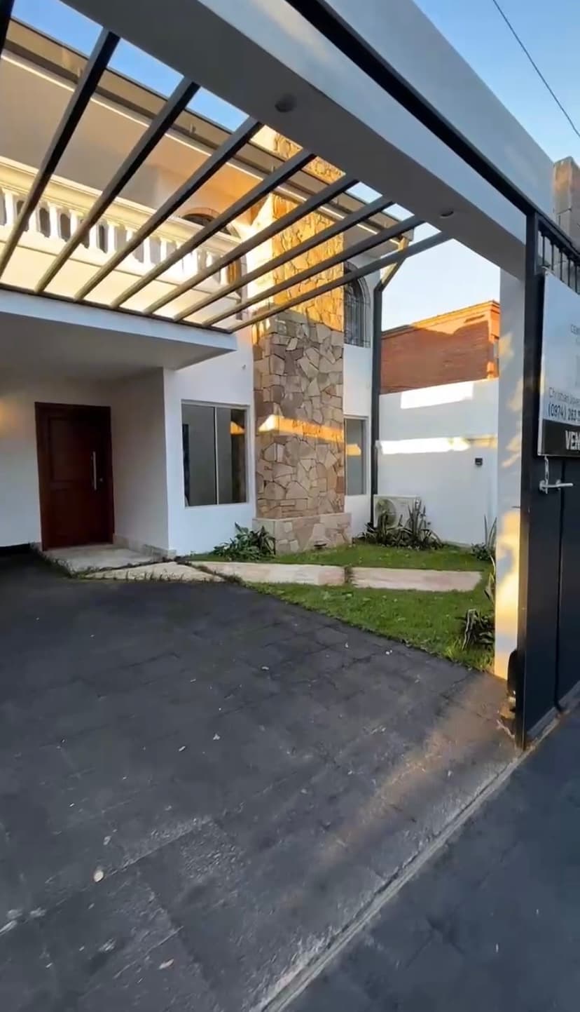 Hermosa Casa En El Barrio Mas Deseado Los Laureles