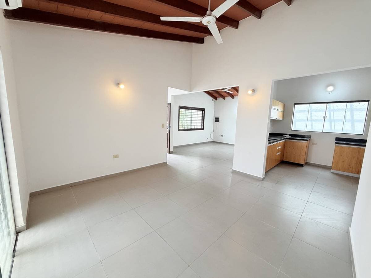 En venta casa en esquina a una cuadra de Américo Picco, foto 4