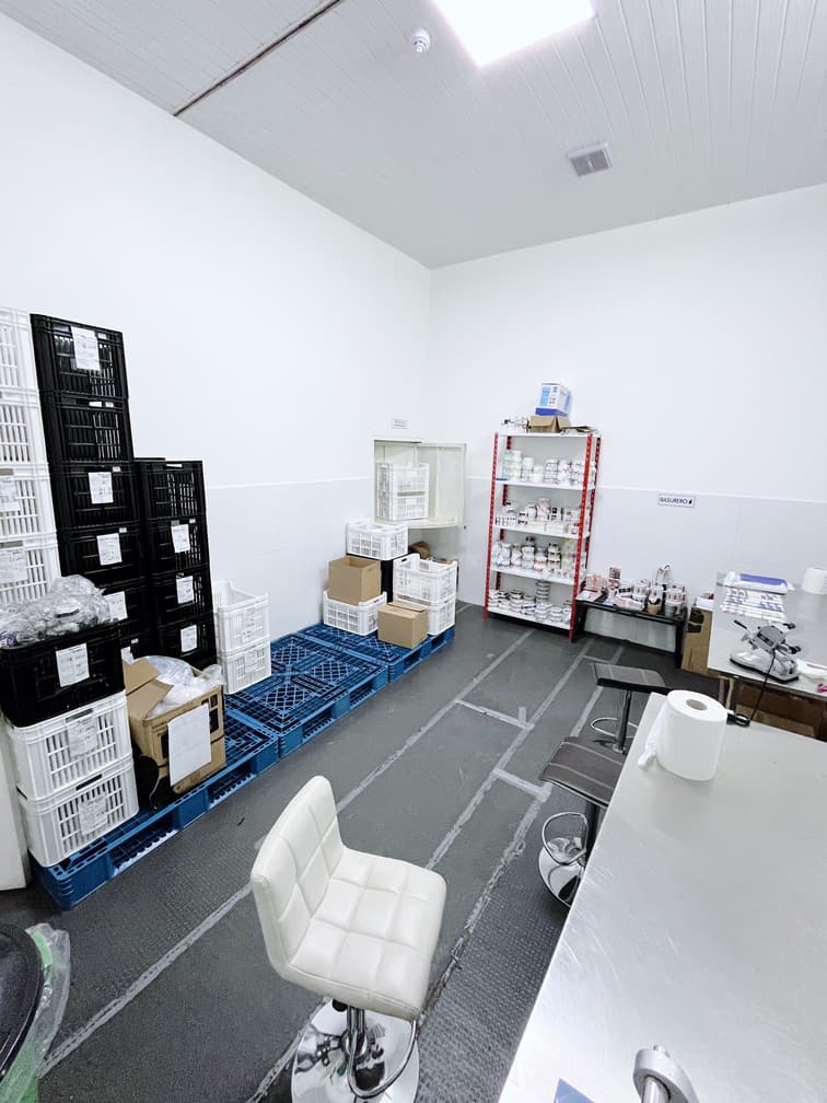 Laboratorio Y Depósito Farmacéutico Con Oficinas, Local, Cbd Cosmetica — foto 2