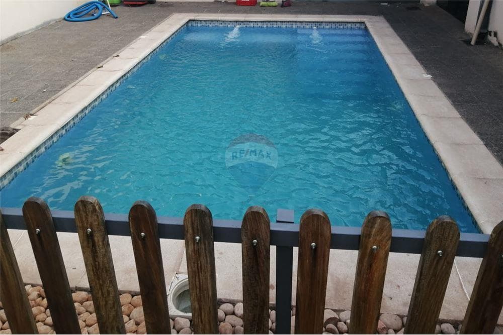 En venta Casa con pileta en Barrio Herrera