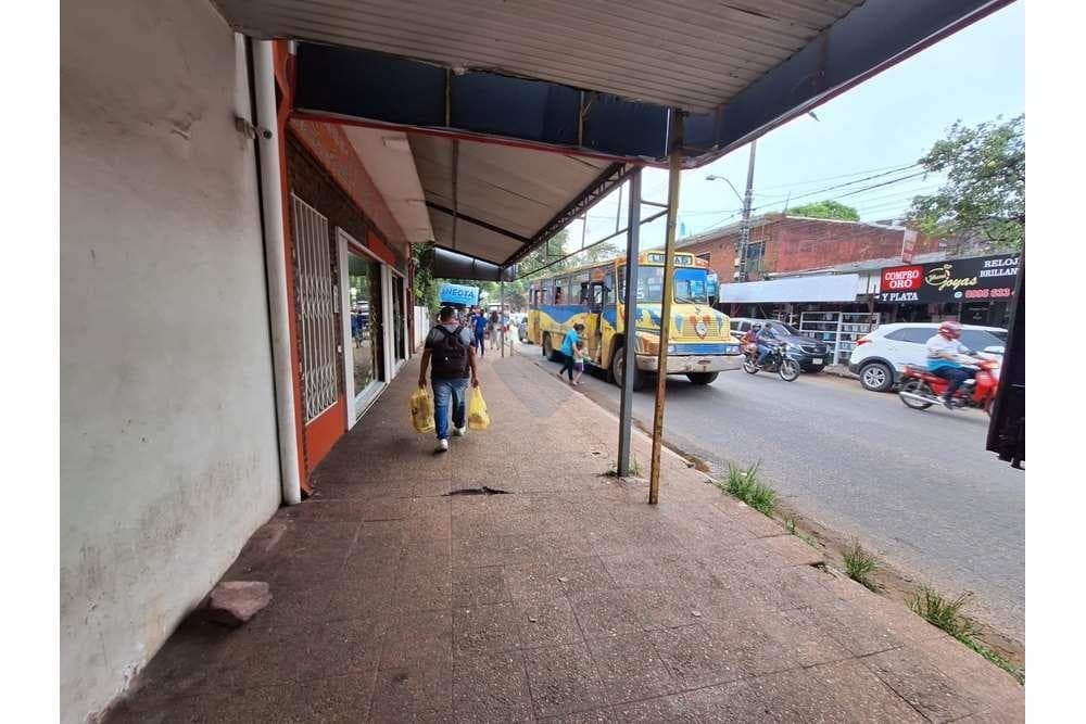 Local comercial a paso del club sportivo Luqueño, foto 3