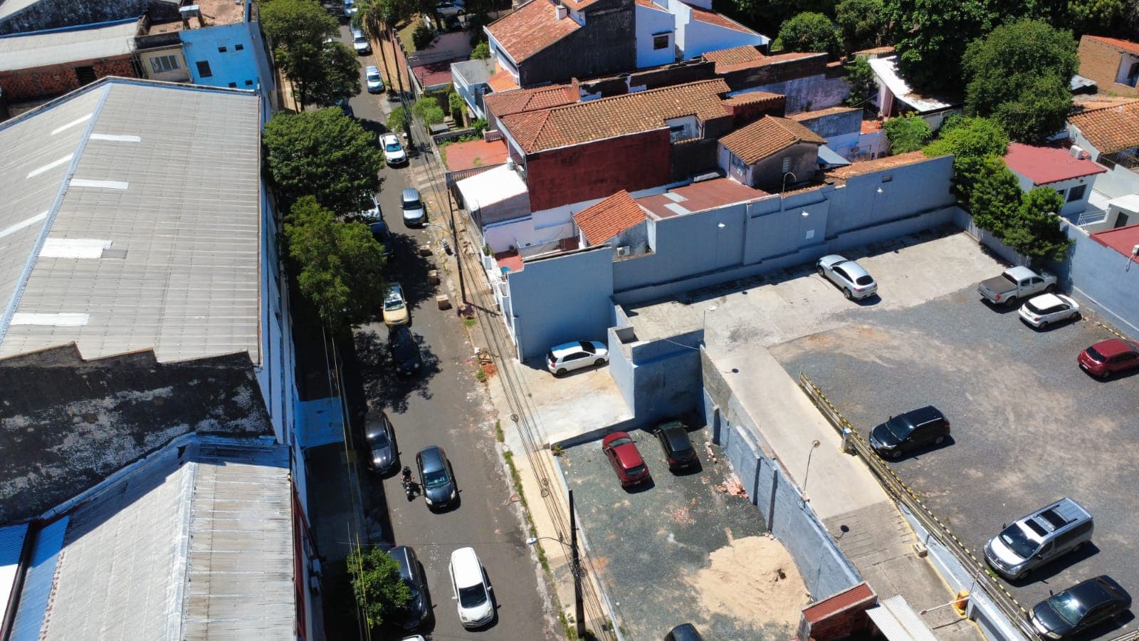 En venta casa a demoler zona Salesianito, Barrio Pettirossi de Asunción, foto 2