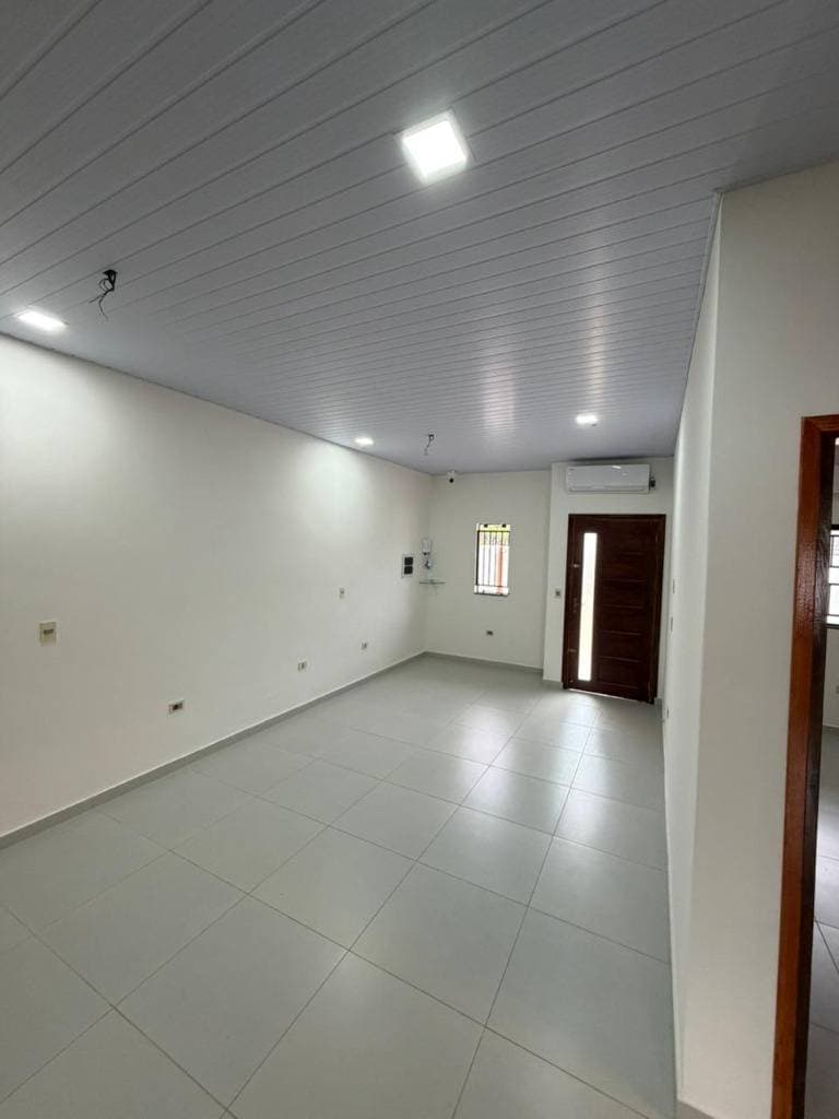 ¡Alquilo casa en Barrio Mbocayaty, Ñemby – Amplia y funcional, foto 2