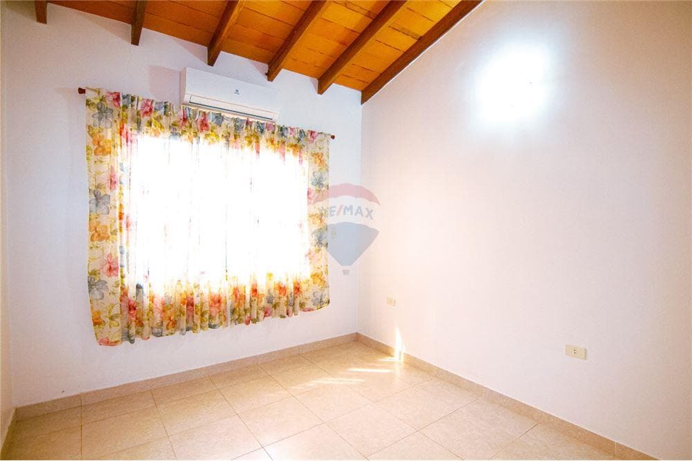 Hermoso chalet en Lambaré b° puerto pabla — foto 4