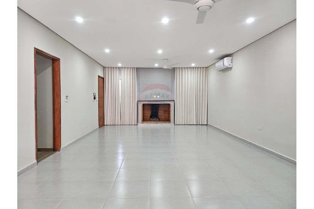 Casa con piscina en Luque, foto 2