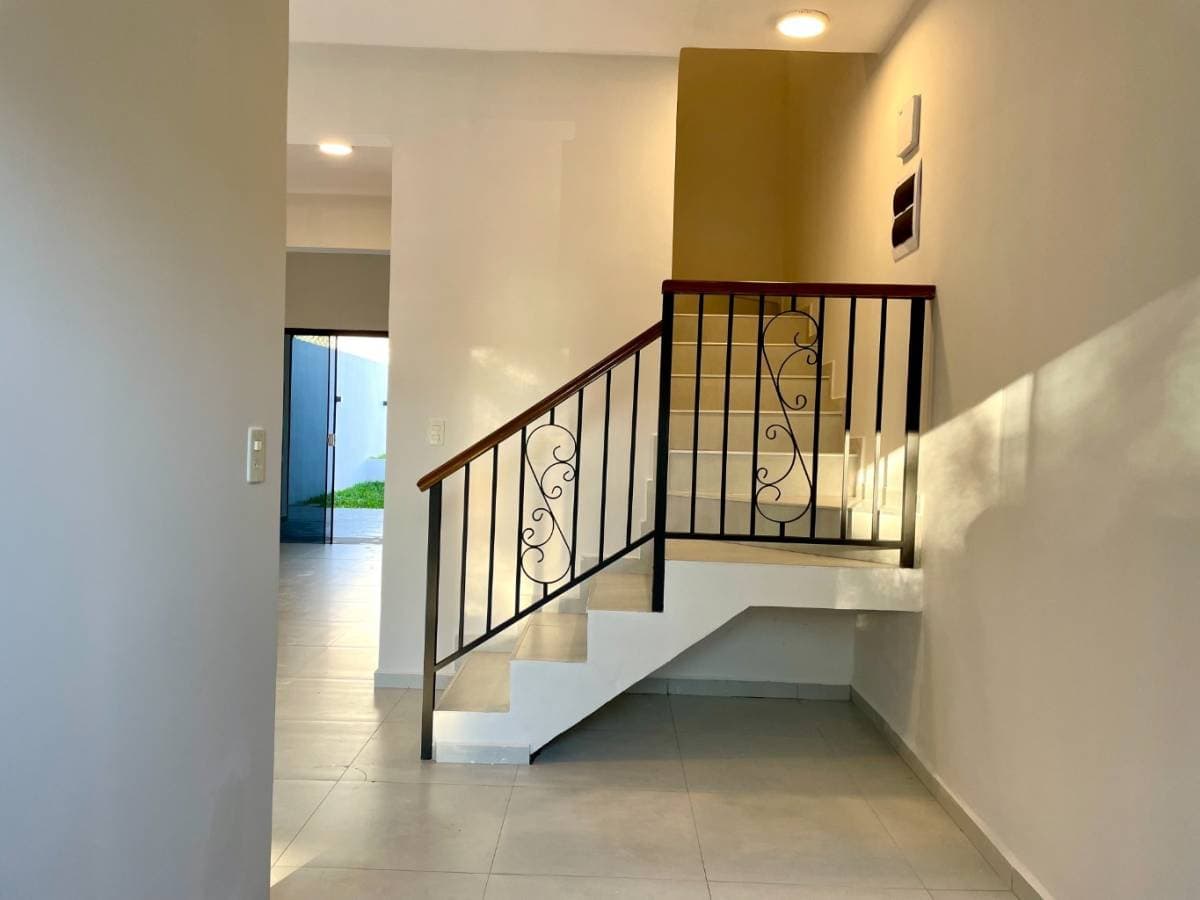 Alquilo duplex a estrenar en lambare, zona parques del yacht