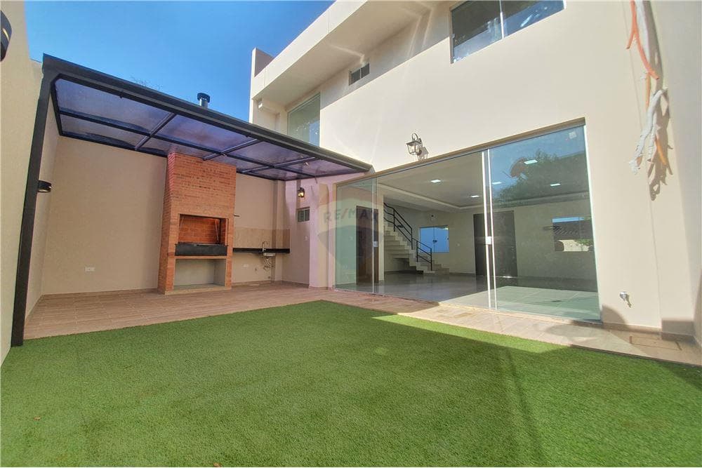 Vendo amplio dúplex a estrenar en laurelty, Luque