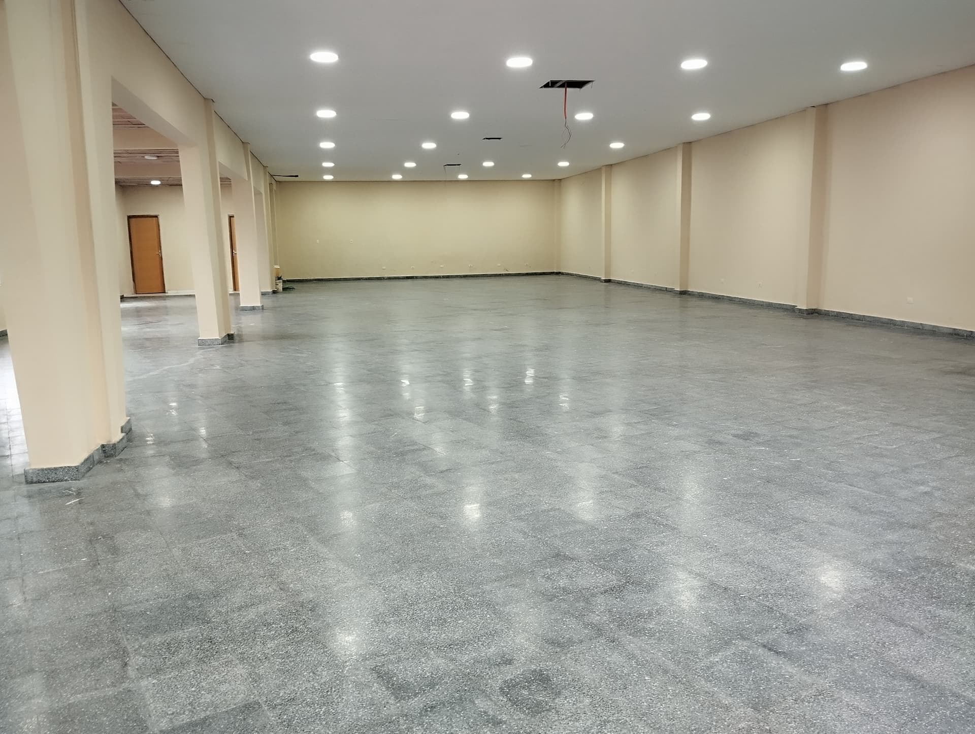 En alquiler amplio salon a estrenar San Lorenzo, foto 1