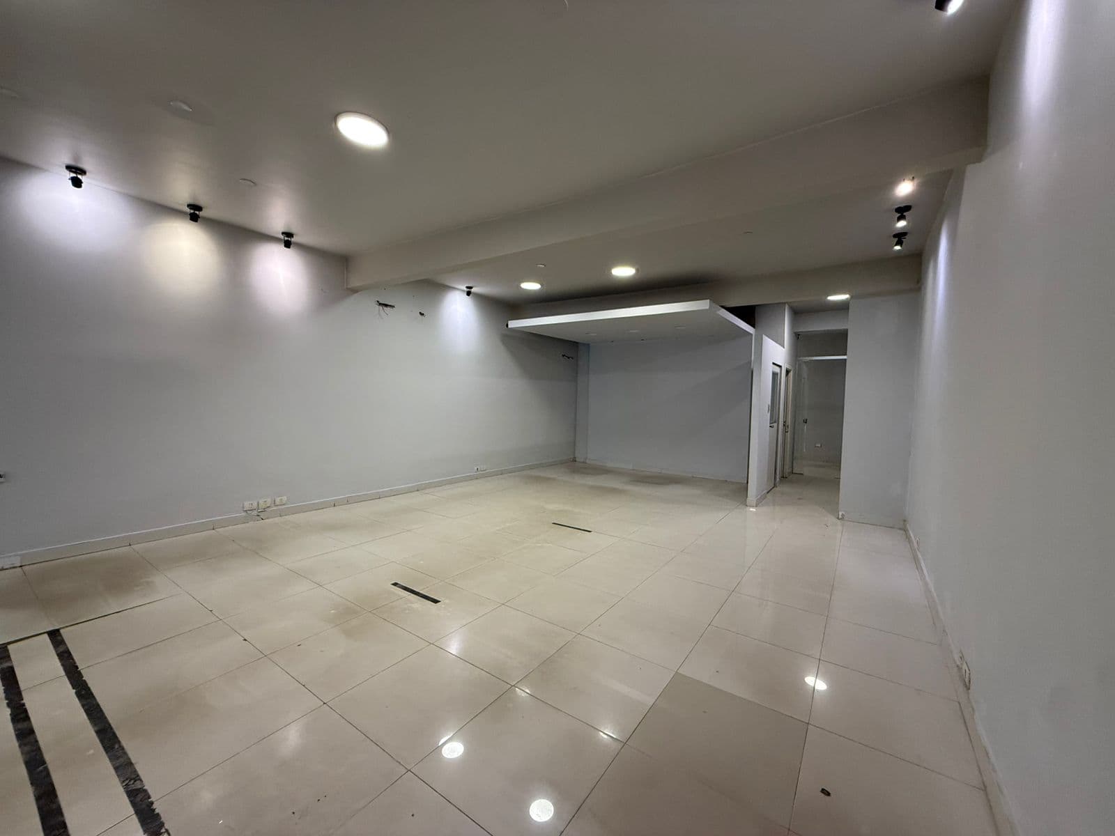 Amplio salon comercial - San Lorenzo - julia miranda cueto, foto 2