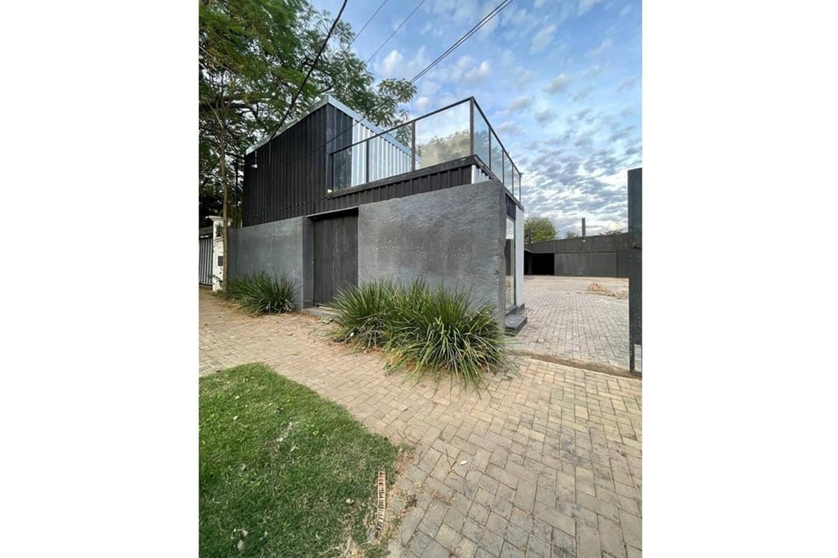 En alquiler Complejo + oficinas + tinglado en Asunción - Los Laureles