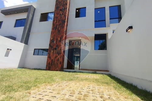 En Venta Amplio Dúplex En Luque