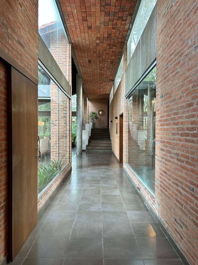 Hermosa y amplia casa en surubi'i - fácil y rápido acceso — foto 4