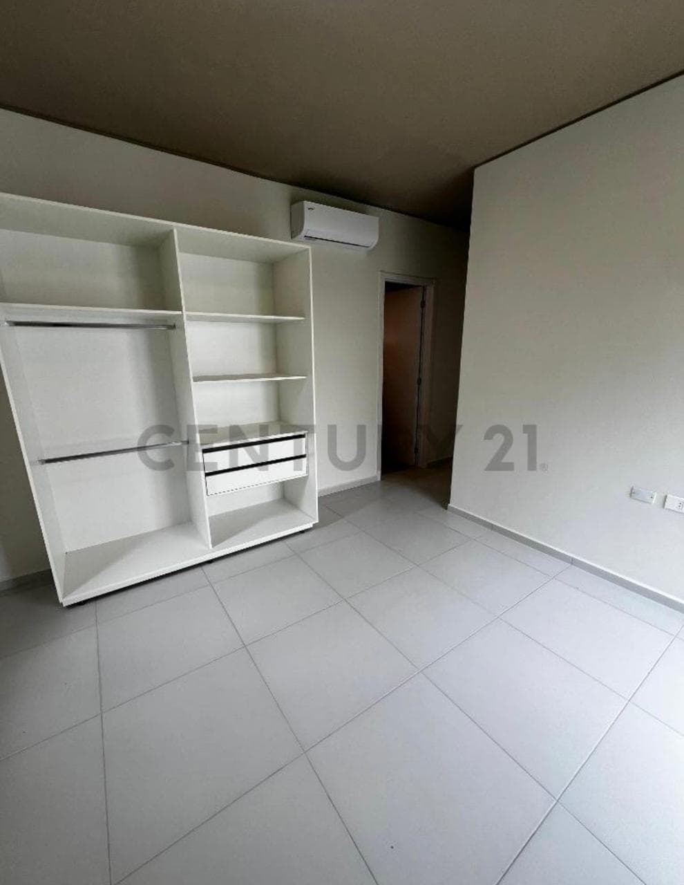 En Alquiler Departamentos A Estrenar En Luque.en El Complejo República, foto 3