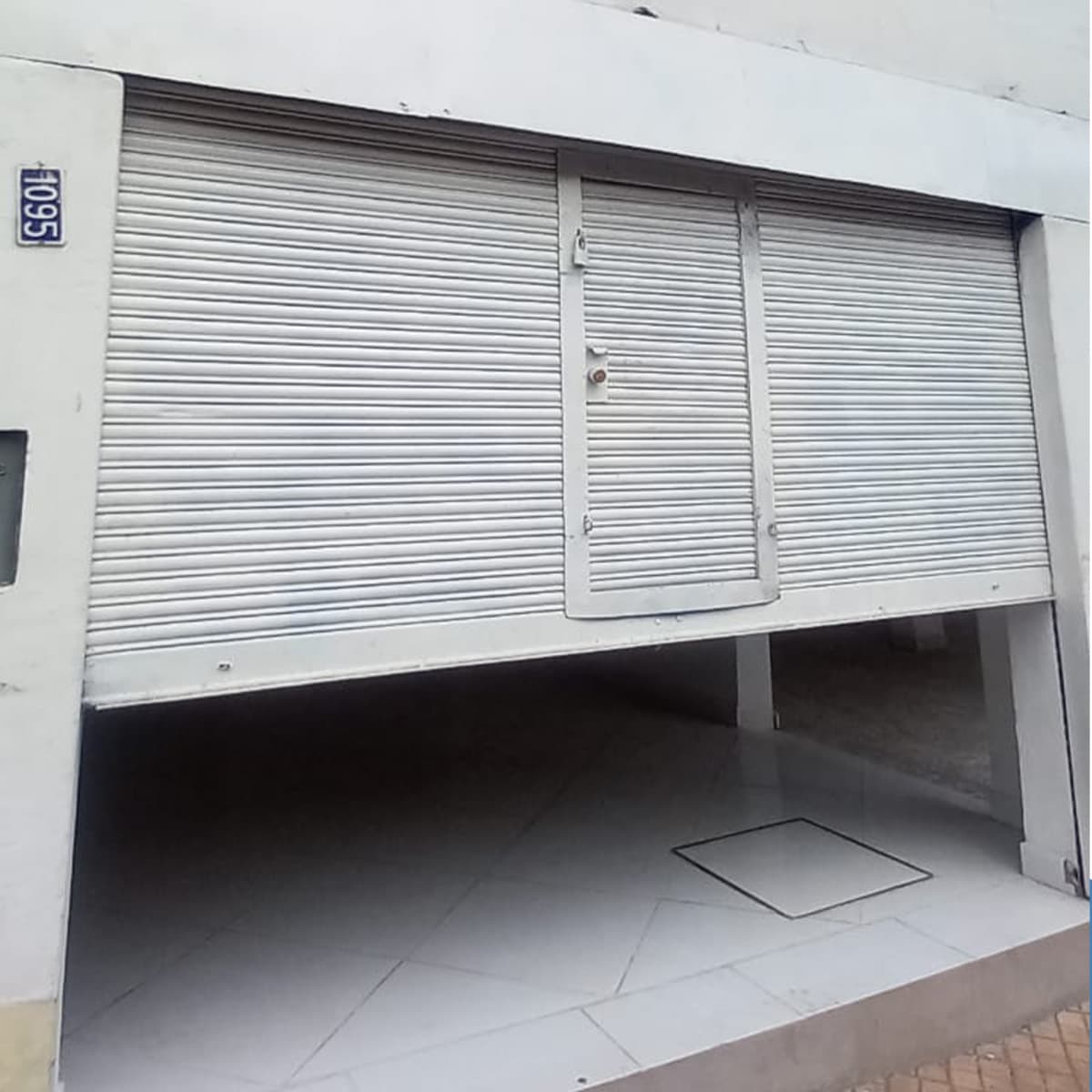 Alquier de Salon Comercial - Edificio Corralon