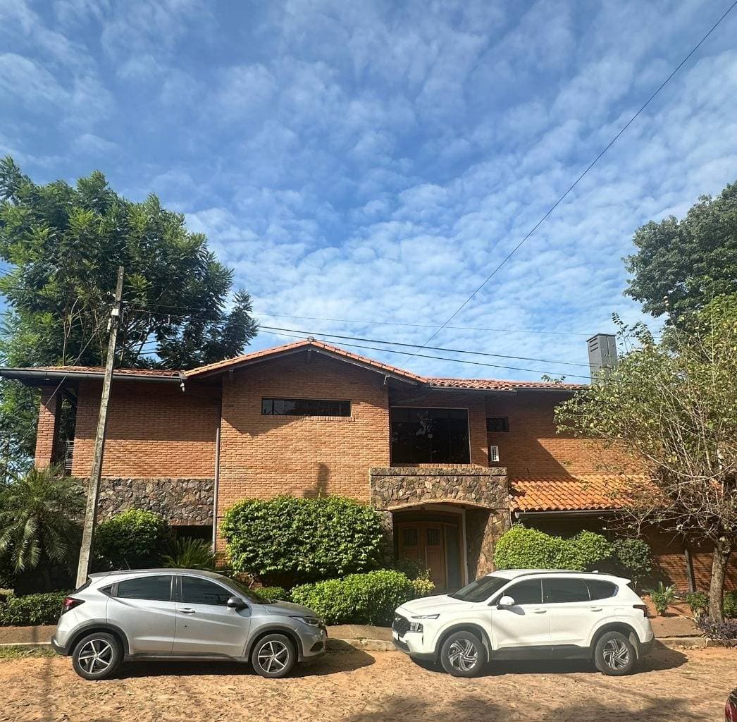 Hermosa casa en barrio mburucuya, foto 1