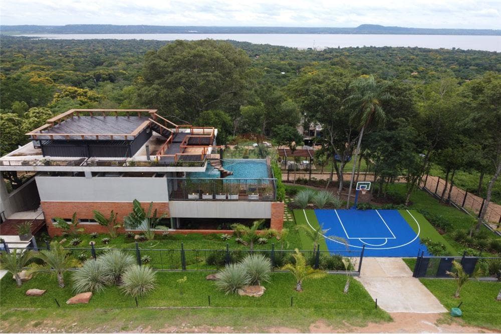 Hermosa casa en las colinas con vista al lago