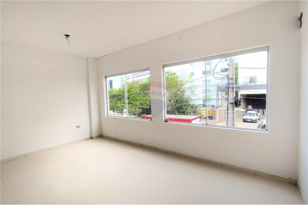 Edificio de 5 niveles, zona Shop Del Sol — foto 3