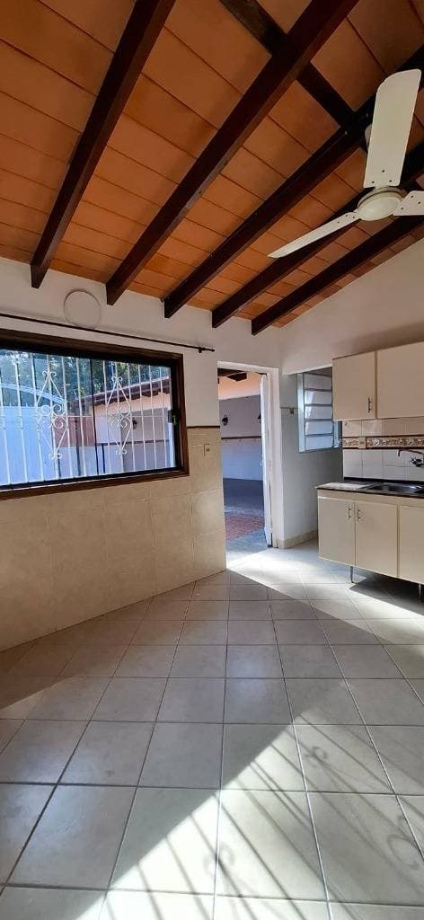 En alquiler casa en barrio mbocayaty, foto 5