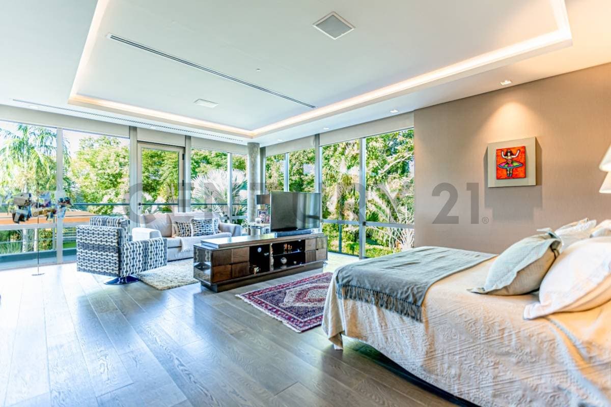 EN VENTA – Residencia Exclusiva De 4 Dormitorios En Condominio En Luque, foto 2
