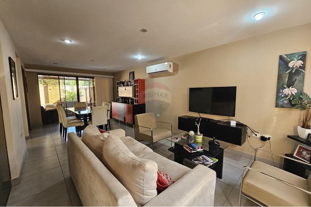 Casa con piscina boulevard jardines - Luque, foto 2