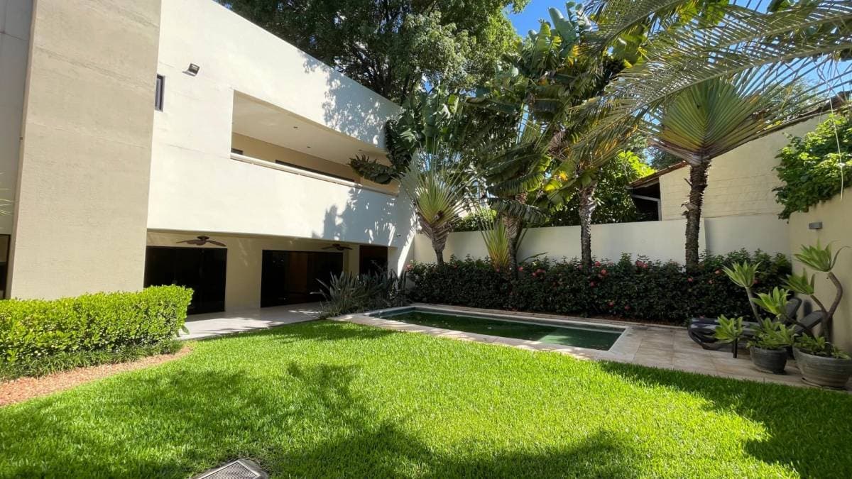 Amplia residencia con 5 suites a pasos del shopping del sol, foto 3