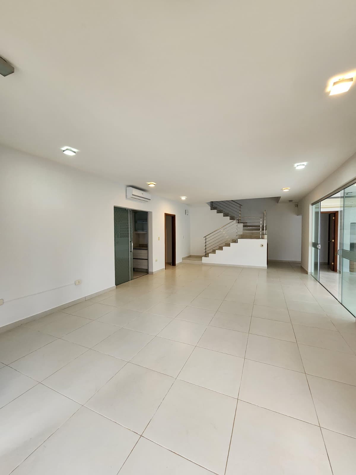 Casa En Alquiler, Zona Super Residencial, Barrio Manora — foto 4