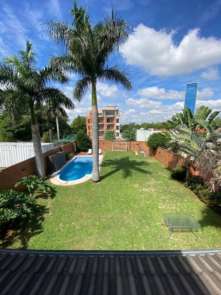 Elegante Residencia en Mburucuyá – 5 Dormitorios