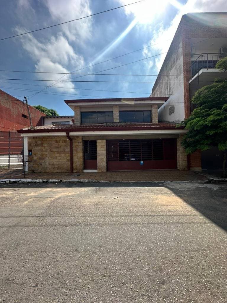 Alquilo casa 4 habitaciones zona colegio cristo rey