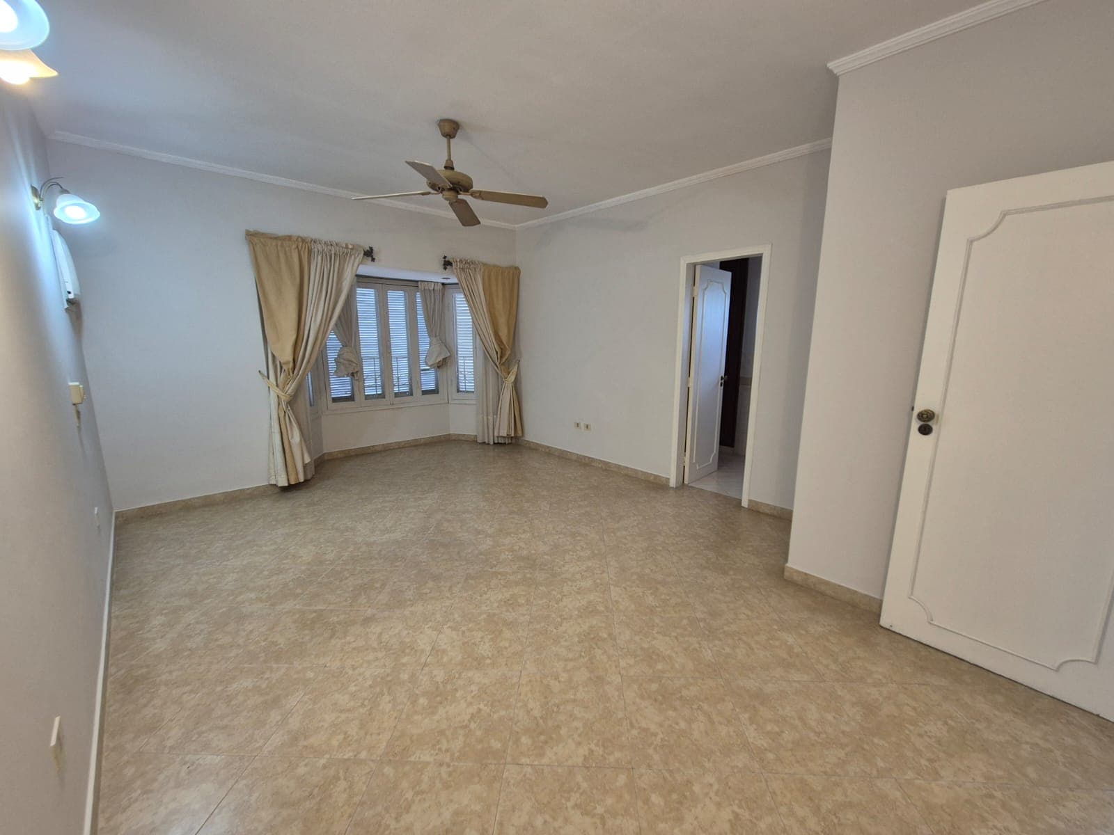 En alquiler | amplia casa en Villa Morra | sin muebles, foto 4