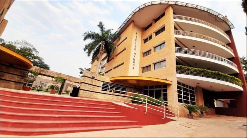 VENTA DE Departamento 3 habitaciones y 2 cocheras EDIFICIO MANORA