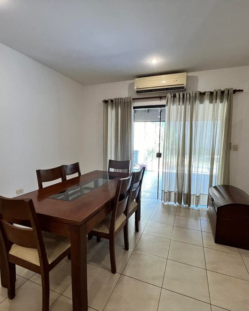 Residencia De 4 Dormitorios En Villa Aurelia, foto 2