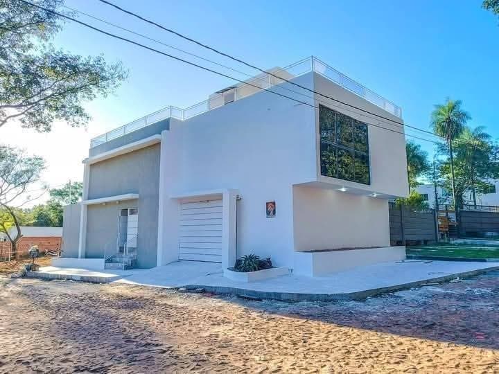 En venta residencia de lujo en altos del golf, lambare